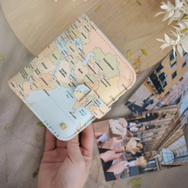 Porta pasaporte tu Mundo 3