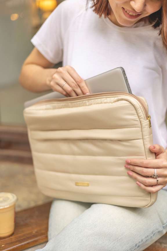 Sobre Notebook Lola Beige de 15´´ 2